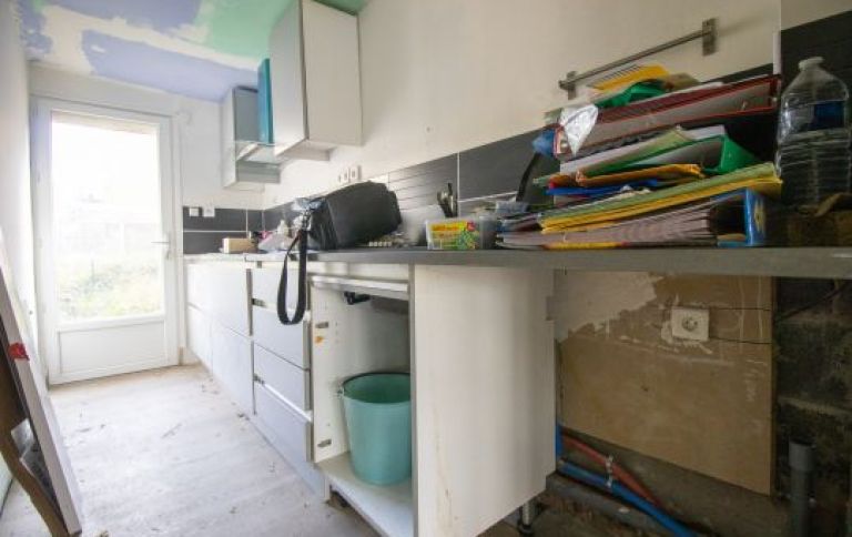  Immeuble, commerce + un appartement 3 chambres, exterie ... - Image 3