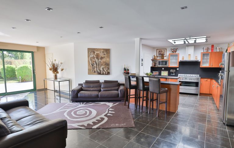 Ensemble immobilier compose de deux maisons sur 1900m2  ... - Image 11